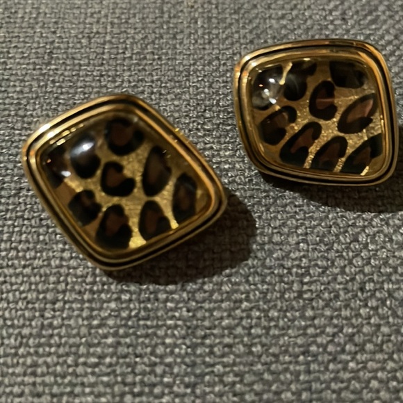 Leopard print clip-on earrings - Picture 4 of 4